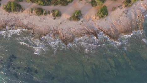 Wasser,-Das-Riff-Und-Die-Küste