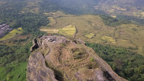 Vinchu-Kada-Vista-Final-Del-Fuerte-Lohgad,-Fortificación-Medieval-En-La-Cima-De-Una-Colina