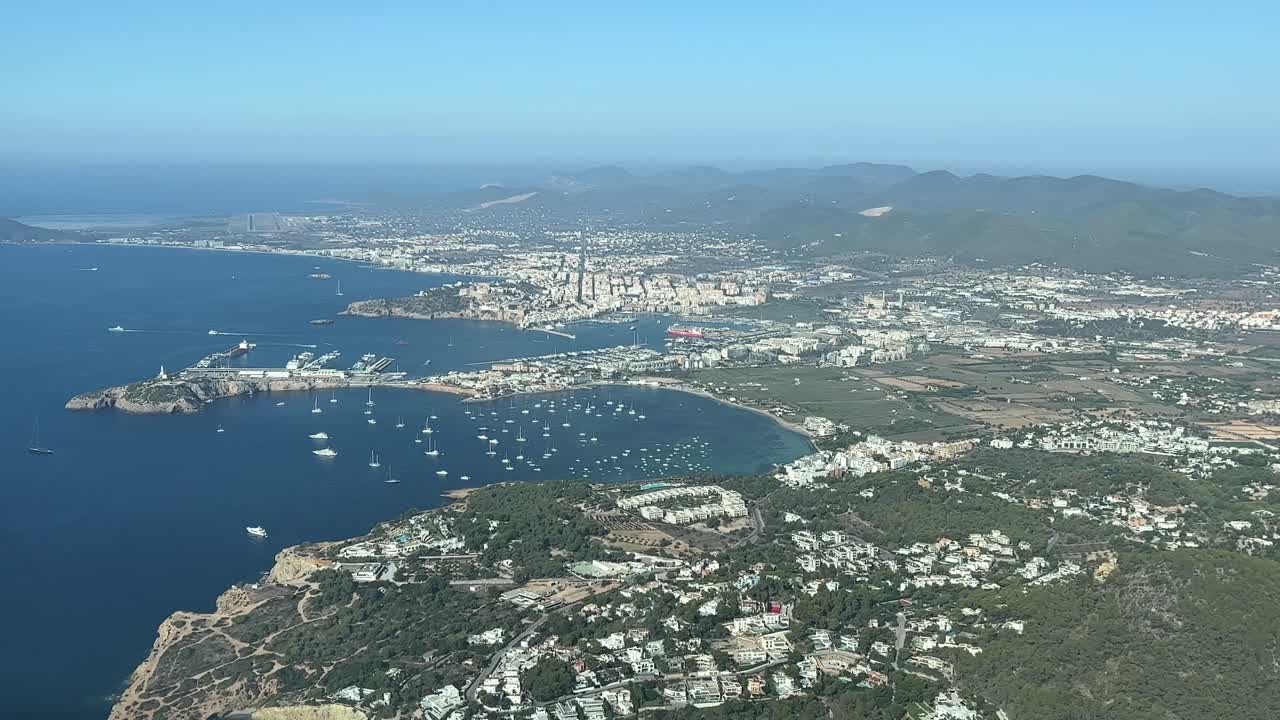 이비자 시, 주변 지역, 항구 및 공항