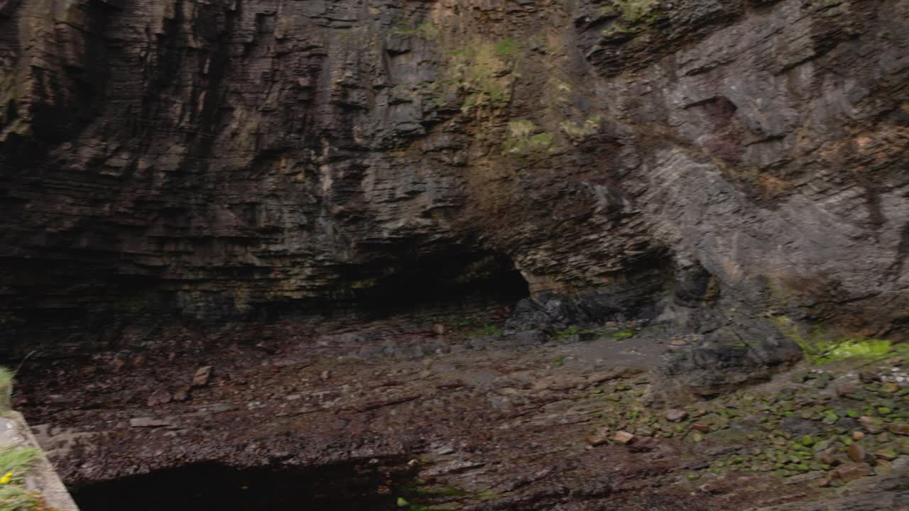 Dramatic cliff face at the base of the Whaligoe Steps surroudning the inlet