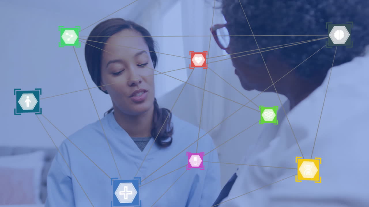 animación de la red de conexiones con íconos sobre una mujer afroamericana y una doctora