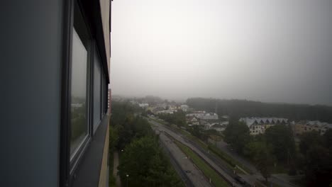 Nebel-über-Der-Stadt-Aus-Dem-Wohnungsfenster