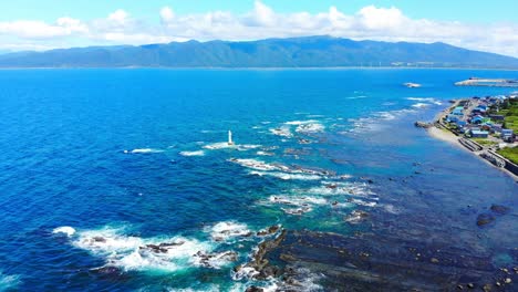 日本沙科坦海邊的燈塔 (圖片來源)