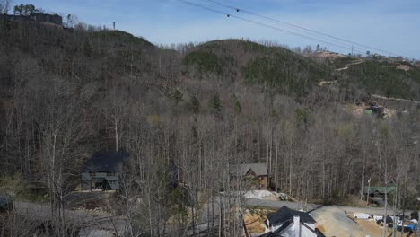 Vista-Aérea-De-Cabañas-Y-Casas-De-Alquiler-Ubicadas-En-Pigeon-Forge,-Tennessee.