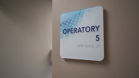 sala de operaciones dentales, consultorio de dentistas, pacientes y equipo