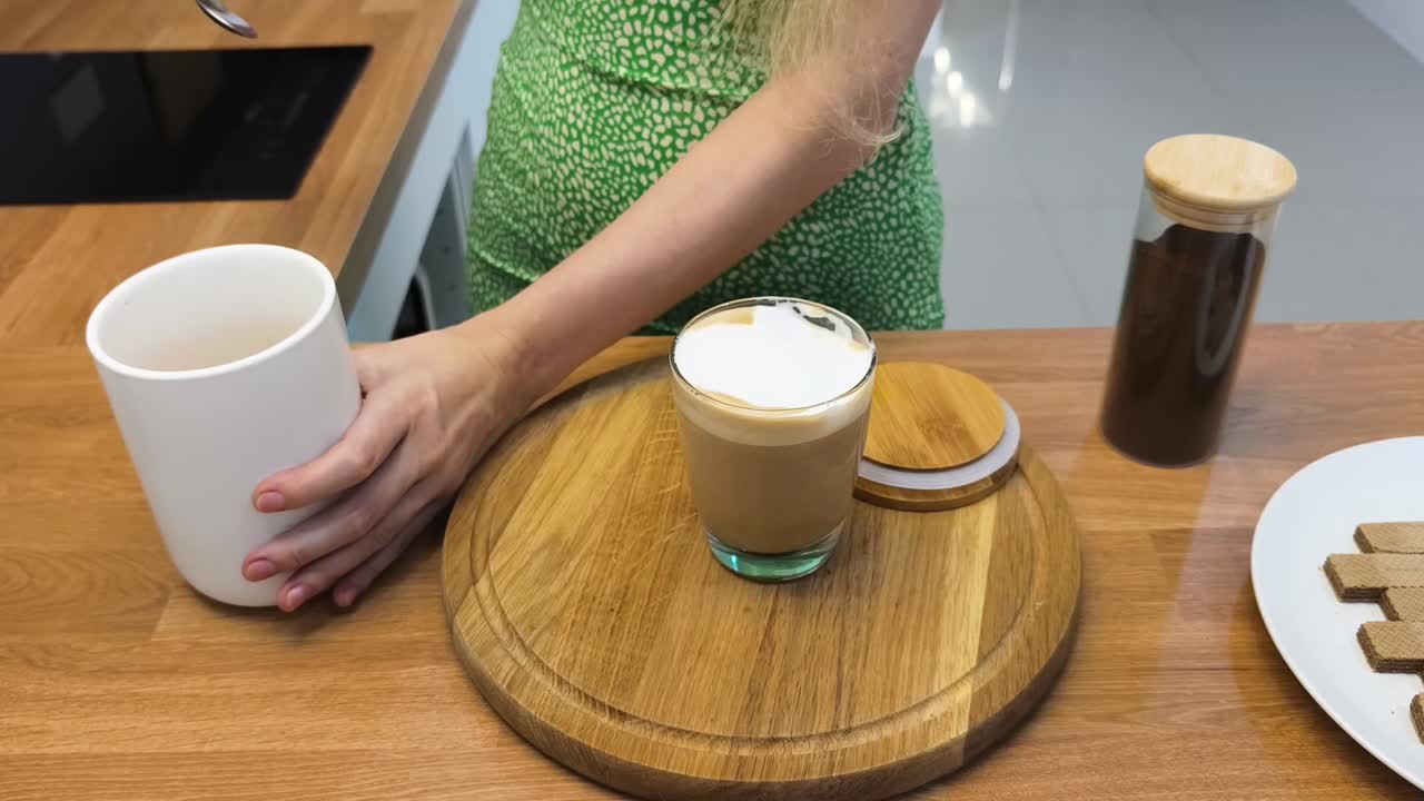 Making a Latte with Foamed Milk