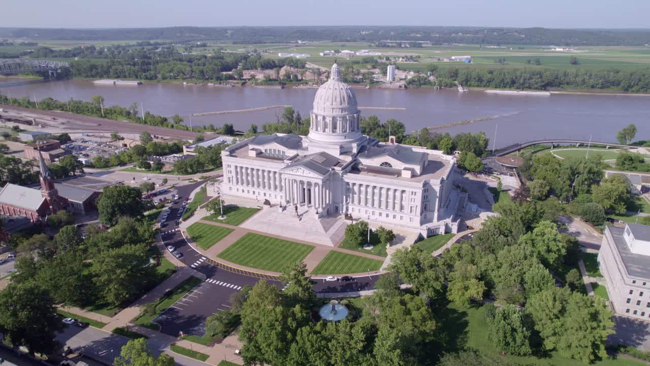 Discover Jefferson City's vibrant cityscape and the impressive government buildings with captivating drone videos.