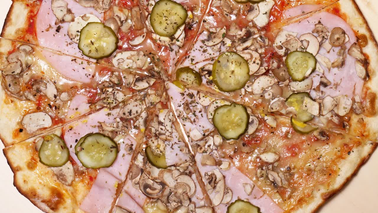 피자  뷰: 회전하는 피자 클로즈업