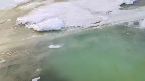 Deriva-De-Hielo-Primaveral-En-Un-Gran-Río-En-Yakutia-Desde-Un-Dron