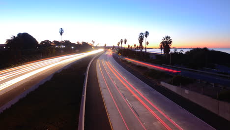 Zeitraffer-Autos-Fahren-Bei-Sonnenuntergang-Oder-Dämmerung-Auf-Einer-Autobahn-7