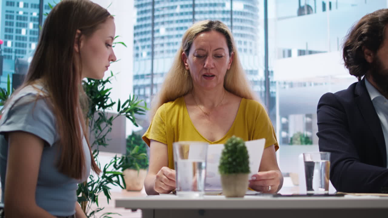 도움을 요청하는 고객의 지출 습관을 최적화하는 컨설턴트