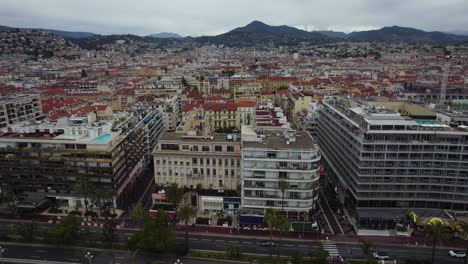 edificios de la ciudad mediterránea ciudad de niza, sur de francia - establecedor aéreo