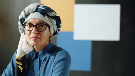 Woman-in-Turban-Posing-in-Studio