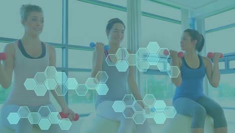 animación del procesamiento de datos sobre mujeres diversas que hacen ejercicio en el gimnasio con pesas.