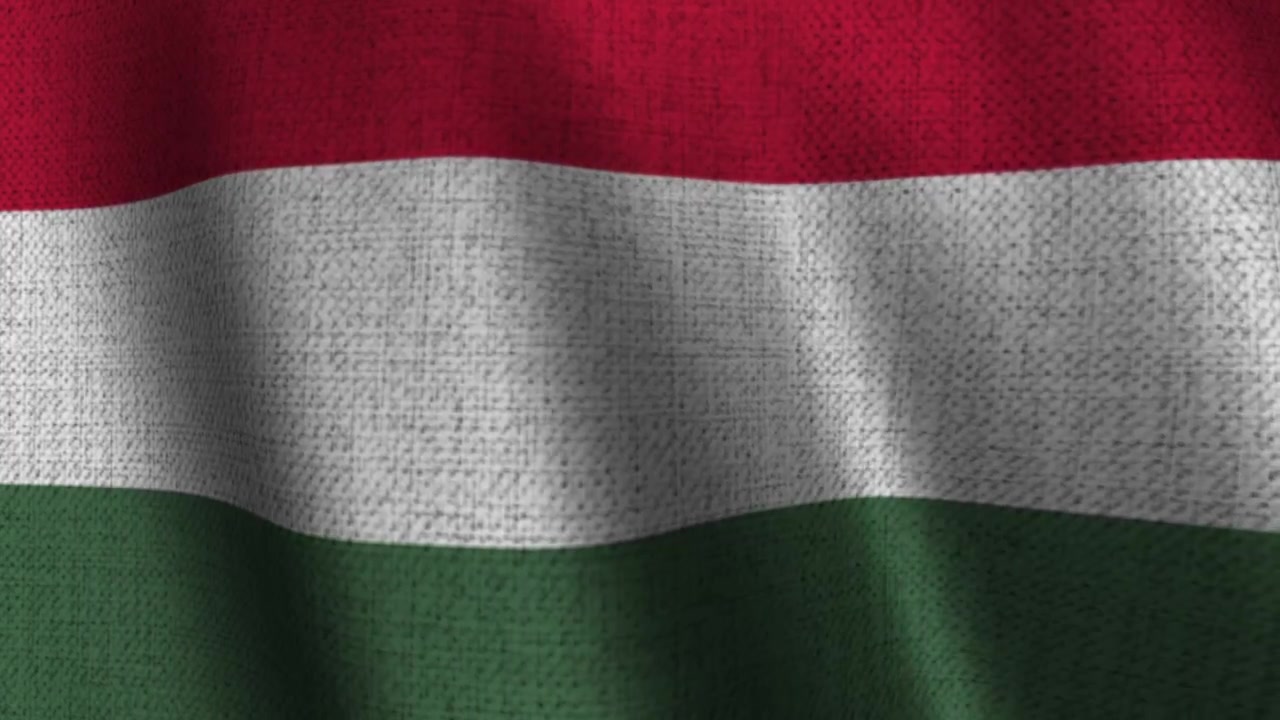 Bandeira Tricolor de Tecido da Hungria Tremulando.