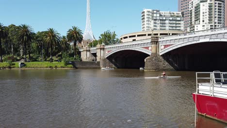 princes bridge of the yarra river melbourne