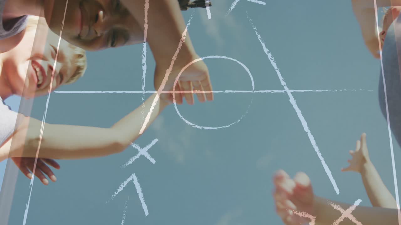 스포츠 경기장에서 쳐있는 행복한 다양한 학교 소년들에 대한 게임 전술의 애니메이션