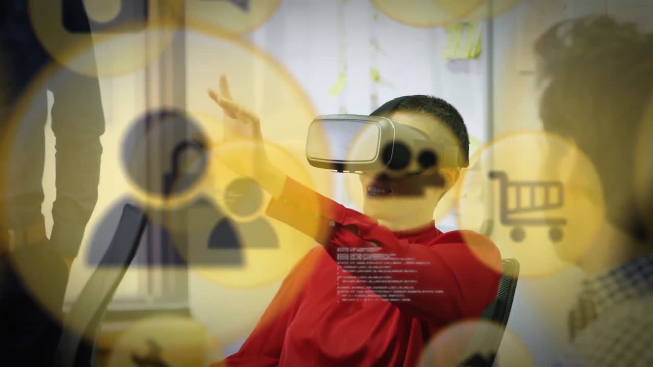 animación de iconos de las redes sociales sobre diversos colegas y mujer caucásica que usa auriculares vr