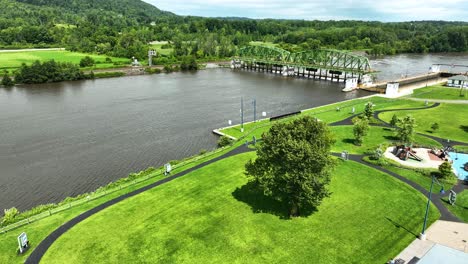 Umdrehung-Des-Mohawk-River-In-New-York