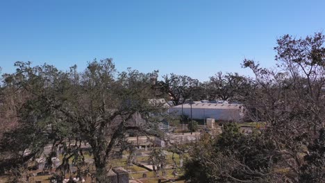 Aerial-reveal-of-a-Catholic-Church-in-Bay-Saint-Louis,-Mississippi-along-the-beaches