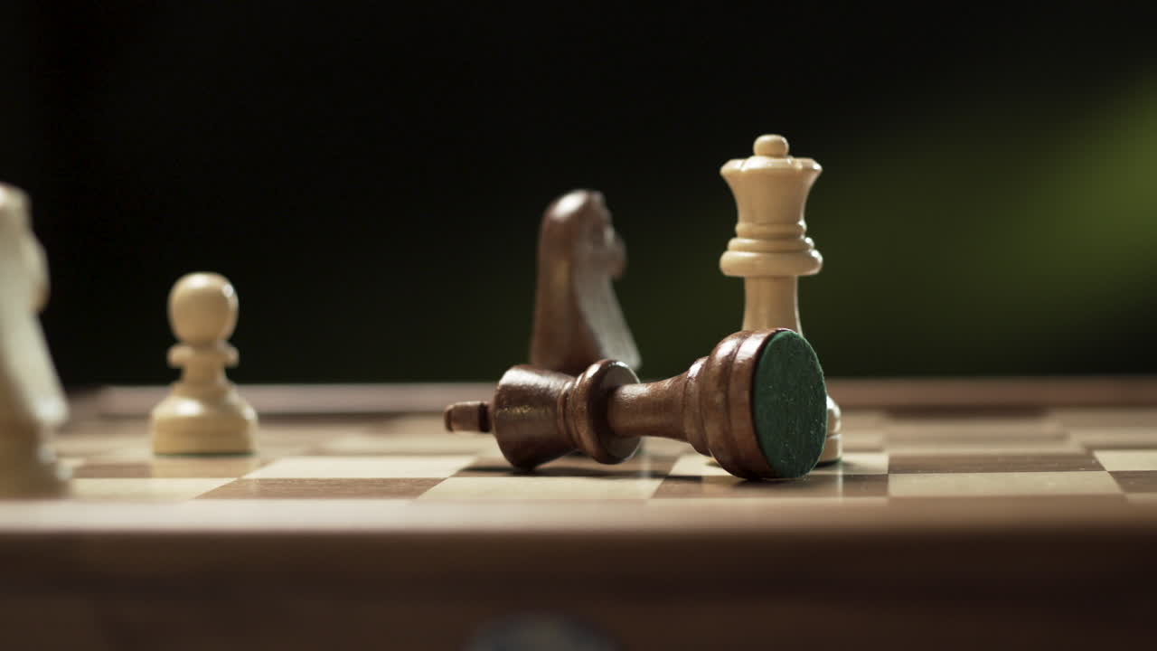 piezas blancas jaque mate el rey negro con el obispo