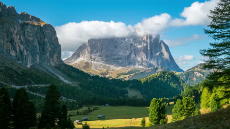 Zeitraffer---Dolomiten-Langkofel-Italien-Landschaft