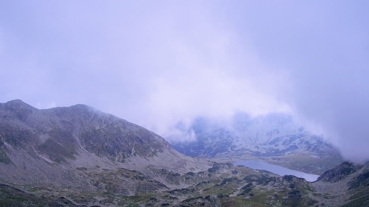 plano general de la vista de las montañas retezat, rumania