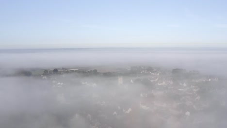 Drone-Shot-Elevándose-Por-Encima-Del-Horizonte-De-Oxfordshire-01