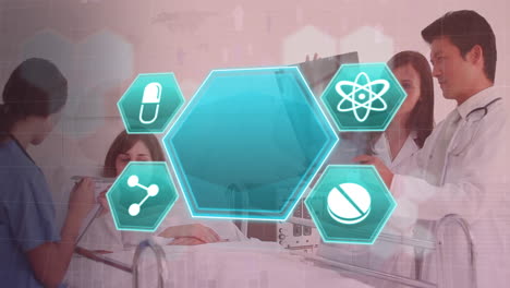 animación de cuarentena e iconos sobre diversos médicos y pacientes