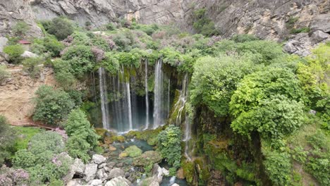 Blick-Auf-Den-Talwasserfall-Von-Oben