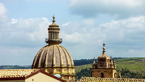 Church-tower-and-dome-of-Castello-Di-Ragusa-Ibla-in-Sicily,-time-lapse-view