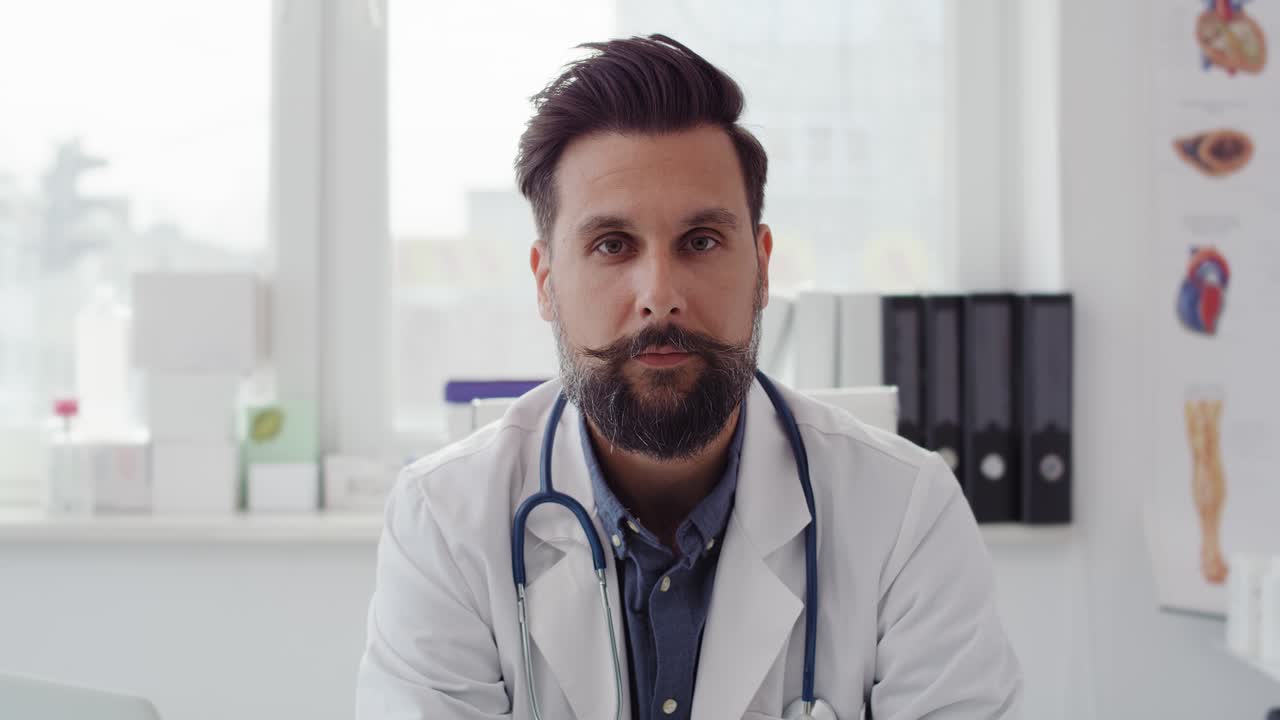 Handheld video shows of male doctor in doctor&rsquo;s office