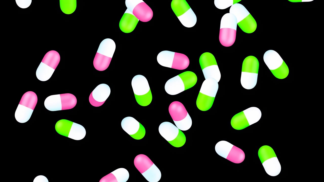 Capsule colorate rosa e verdi lucide che cadono su sfondo nero, macro ravvicinata di medicinali sparsi