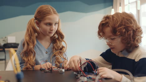 children learning electronics and robotics in a classroom setting