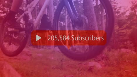 burbuja de discurso con suscriptores texto con números crecientes contra el hombre montando bicicleta en el bosque