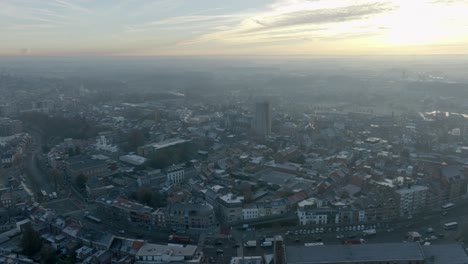 Vista-Aérea-De-La-Ciudad-De-Tongeren-Durante-Un-Amanecer-De-Invierno