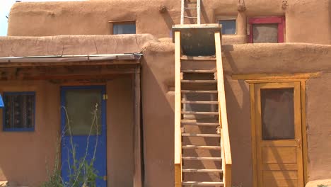 Establishing-shot-of-the-Taos-pueblo-New-Mexico-2