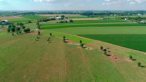 Amische-Landschaft-Und-Ackerland,-Wie-Von-Drohnen-Gesehen