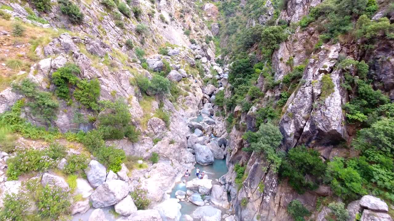 catarata de la montaña de babur en setif