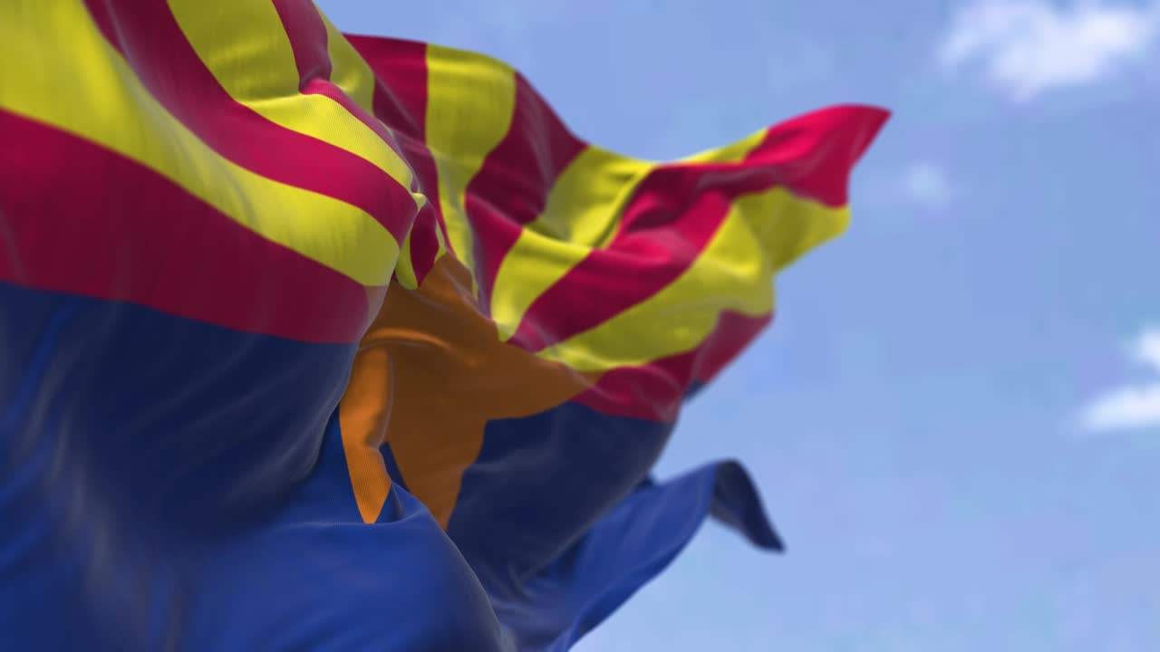 아리조나 주 발이 바람에 흔들리고 있습니다.