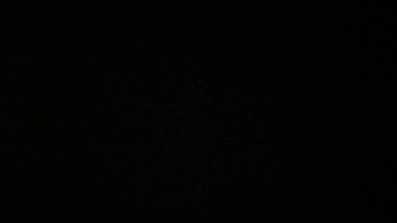 7 consecutive red sphere fireworks