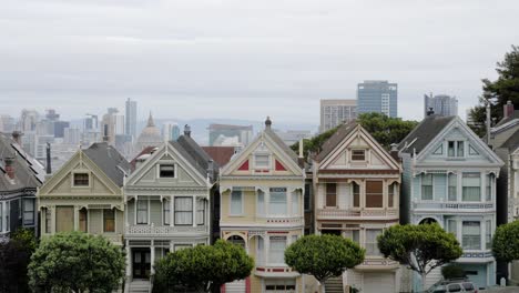 Die-Wunderschönen-Painted-Ladies-Vor-San-Francisco,-Kalifornien