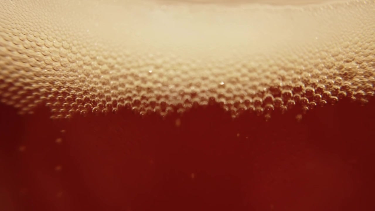 Birra in un bicchiere. Ripresa macro