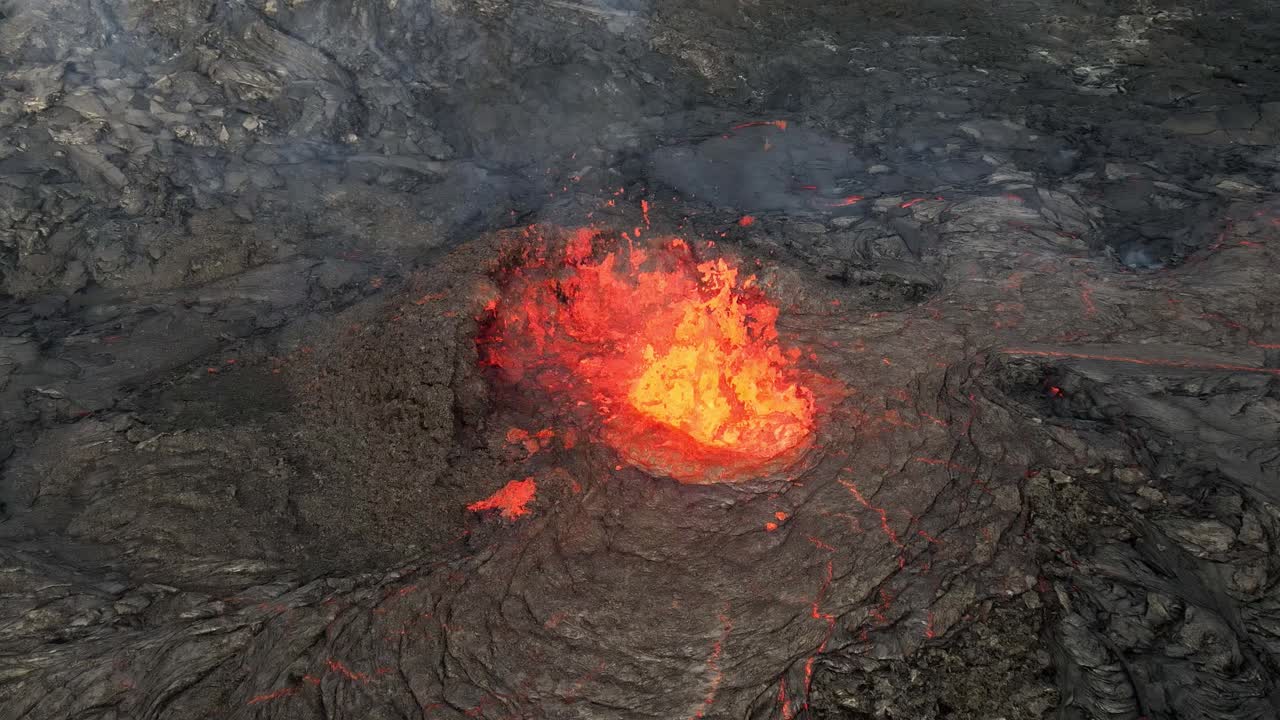 erupción volcánica activa