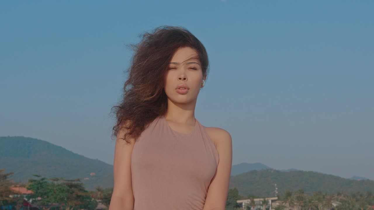 해변에 있는 여자