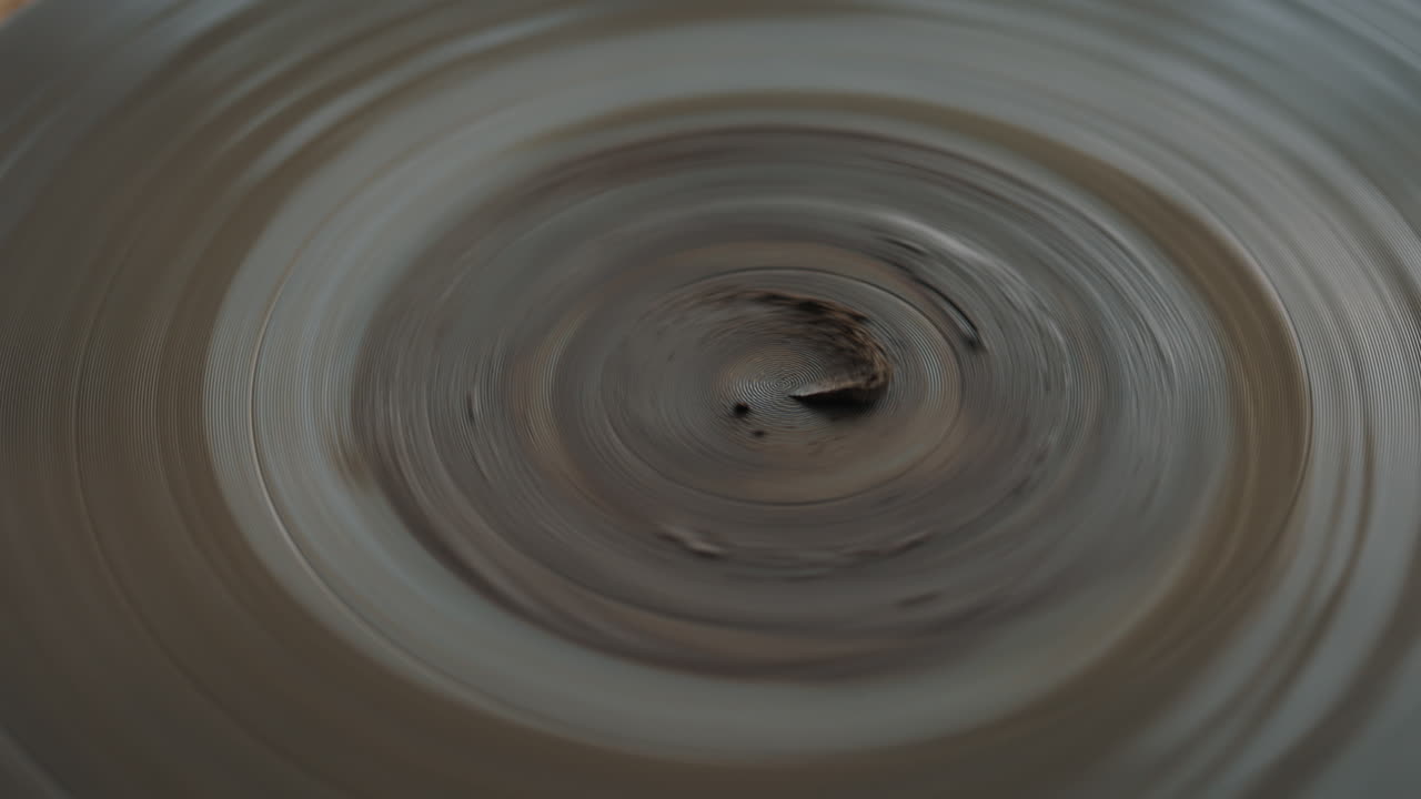 회전하는 도자기 바