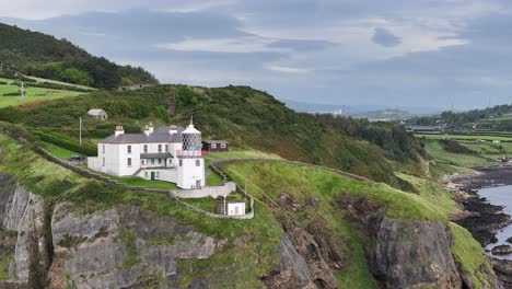 Blackhead-Lighthouse-near-seaside-town-Whitehead-in-County-Antrim,-Northern-Ireland