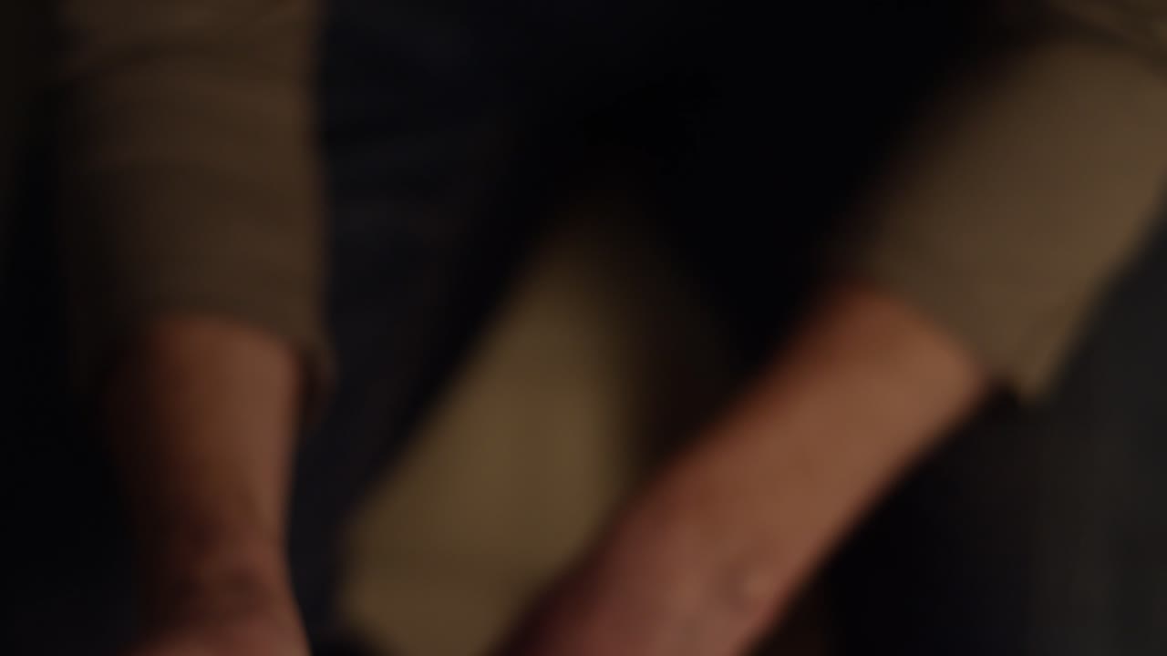 mujer con una prueba de embarazo