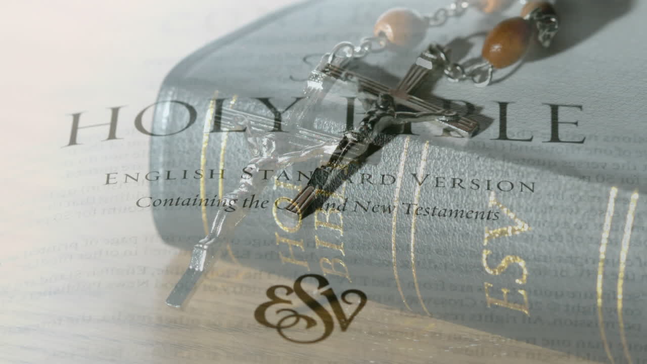 святая библия и распятие