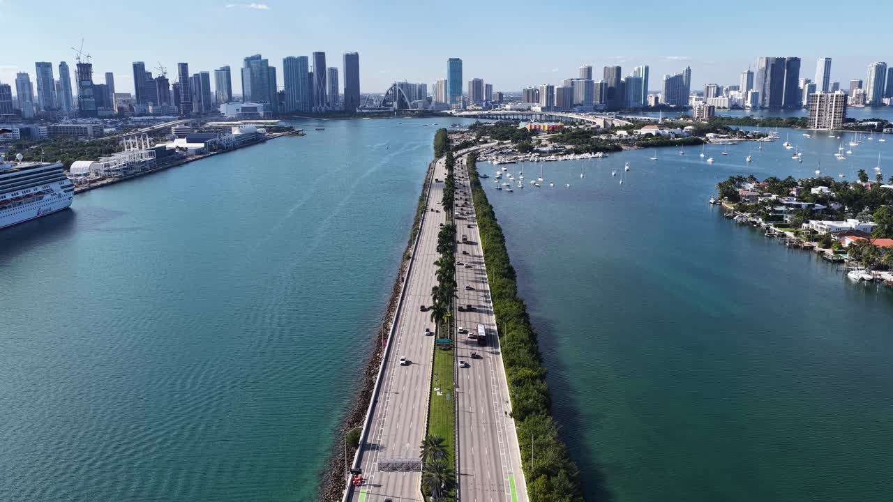 Skyline di Miami a Miami, Florida, Stati Uniti. Splendido paesaggio urbano. Paesaggio spiaggia. Grattacieli. Skyline di Miami a Miami, Florida, Stati Uniti. Sfondo naturale